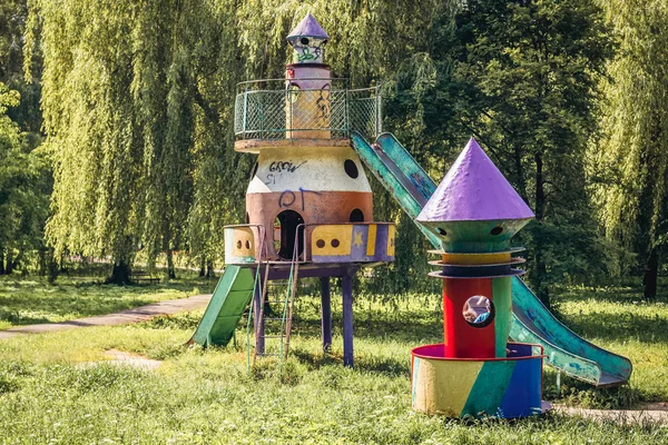 Vieille aire de jeux à Ternopil — Photo