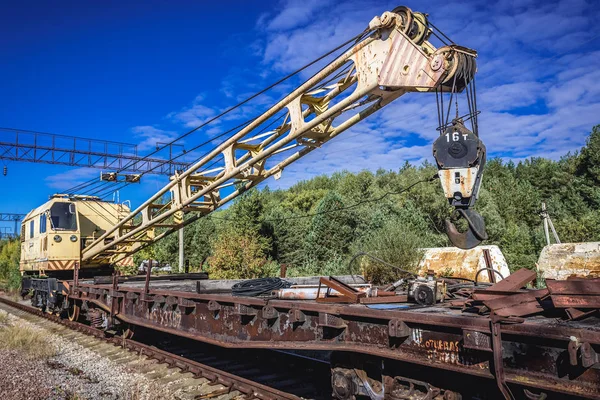 Eisenbahnkran im Tschernobyl-Gebiet — Stockfoto