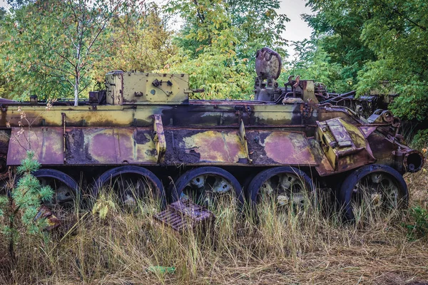 Старий автомобіль у Чорнобильській зоні — стокове фото