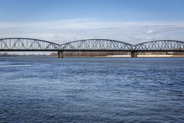 Río Vístula Con Puente Josef Pilusdski Ciudad Torun Polonia — Foto de Stock