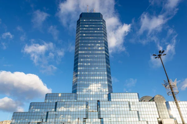 Úgynevezett Kék Felhőkarcoló Irodaház Található Egy Bankowy Square Varsóban Lengyelország — Stock Fotó