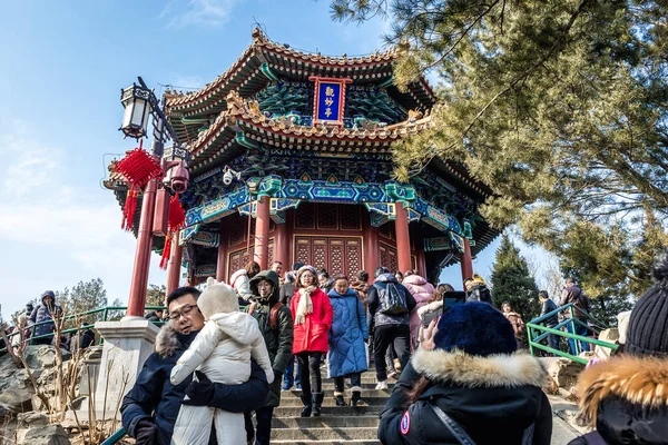 Pékin Chine Février 2019 Touristes Devant Pavillon Traditionnel Guanmiao Sur — Photo