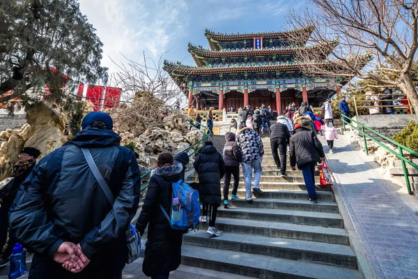 Beijing China Febrero 2019 Los Turistas Caminan Hacia Pabellón Primavera —  Fotos de Stock