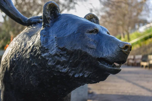 Rzeźba Niedźwiedzia Żołnierza Voytek Położona Przy Głównej Alei Princes Street — Zdjęcie stockowe