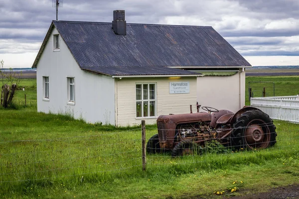 Hamrafoss Islandia Juni 2018 Traktor Tua Depan Hamrafoss Holiday Home — Stok Foto