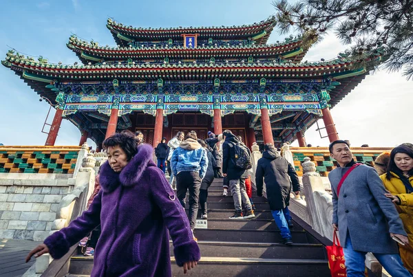 Pequim China Fevereiro 2019 Pessoas Caminham Frente Wanchun Pavilhão Principal — Fotografia de Stock
