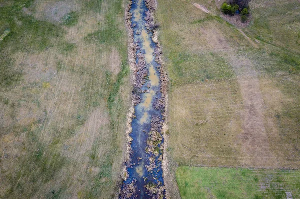 Drone Zdjęcie Kanału Wodnego Pastwisku Podczas Suszy Mazowszu — Zdjęcie stockowe