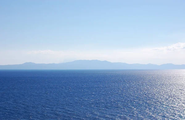 Panoramisch Zee Landschap Met Blauwe Zee Bergen Aan Horizon Griekenland — Stockfoto