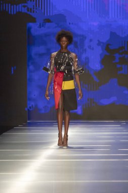 Manken Miami Moda Enstitüsü moda Show Resort 2019 koleksiyonda Miami moda hafta 2017 Miami'de Buz Sarayı'nda 31 Mayıs 2018 üzerinde sırasında pist yürür