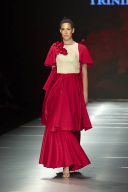 Manken Miami Moda Enstitüsü göstermek Resort 2018 koleksiyonda Miami moda hafta 2017 Miami'de Buz Sarayı'nda 31 Mayıs 2018 üzerinde sırasında pist yürür