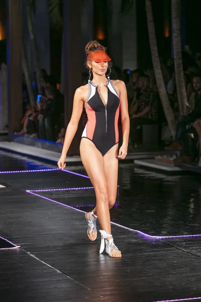 Model Walks Runway Designer Seafolly Summer 2018 Fashion Show Funkshion — Stock Photo, Image