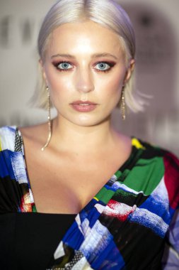 Manken, oyuncu ve şarkıcı Catoline Vreeland katılır ve Kasım sorunu okyanus sürücü E11even Miami, Fl 17 Ekim 2018 Tarih Dergisi lansmanı sırasında gerçekleştirmek