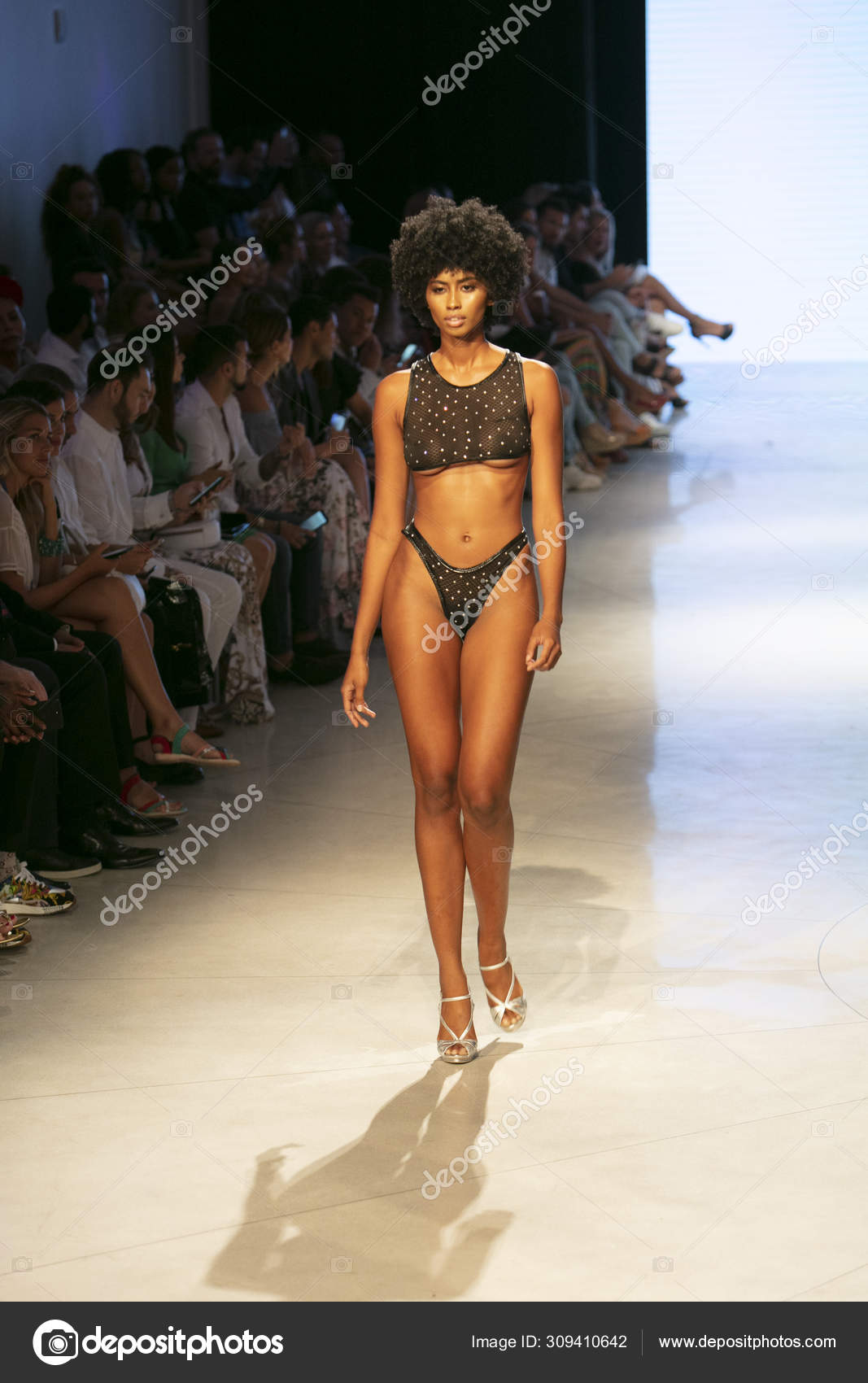 Runway Bikini Moda 2019 Model Walks Runway Cirone Swim Fashion