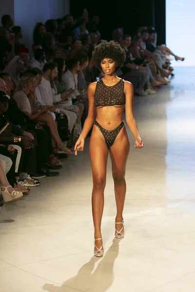 Modelo Caminha Pista Durante Coleção Cirone Swim Fashion Show Summer — Fotografia de Stock