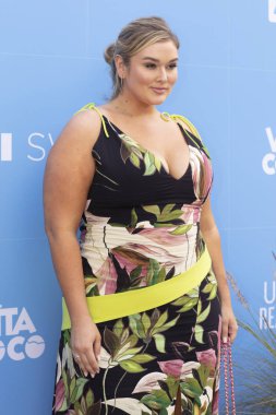 Model Hunter Mcgrady, 10 Mayıs 2019'da Miami'deki Ice Palace'da düzenlenen 2019 Magazine Sports Illustrated Swimsuit Edition'ın lansmanı sırasında kırmızı halıda poz veriyor.