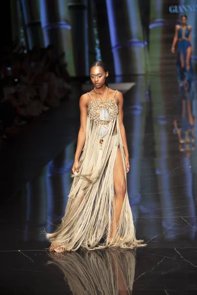 Model Walks Runway Giannina Azar Fashion Show Resort Collection 2019 — Stock Photo, Image