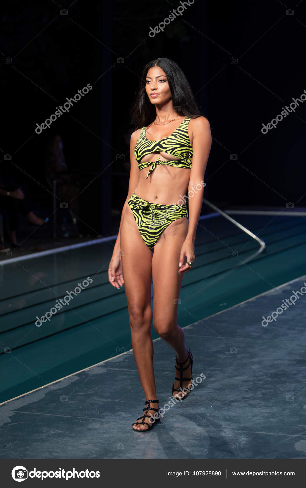 Una Modelo Camina Por Pista Luli Fama Swimwear Summer Collection Foto editorial de stock 407928890 HumbertoVidal