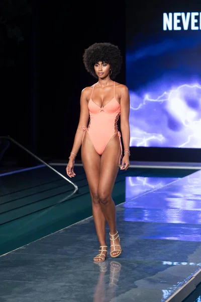 Luli Fama Swimwwear Summer Collection 2021 Fashion Show Paraiso Swim — 스톡 사진