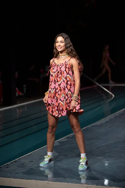 Una Modelo Camina Por Pasarela Para Maaji Swimwear Summer Collection —  Fotos de Stock