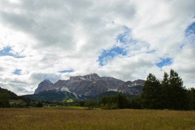 Dolomites dağlarının görünümü