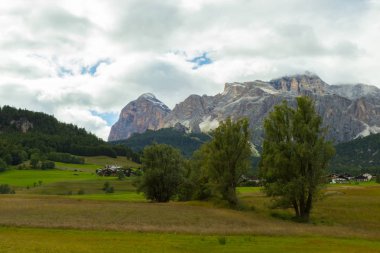 Dolomites dağlarının görünümü