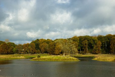 Dyrehave Park'ta güzel göl