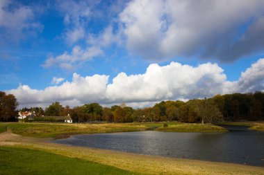 Dyrehave Park'ta güzel göl