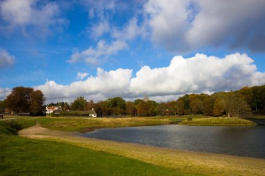 Dyrehave Park'ta güzel göl