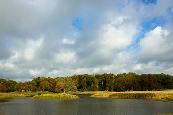 Dyrehave Park, Kopenhag, Danimarka kuzeyinde güzel göl