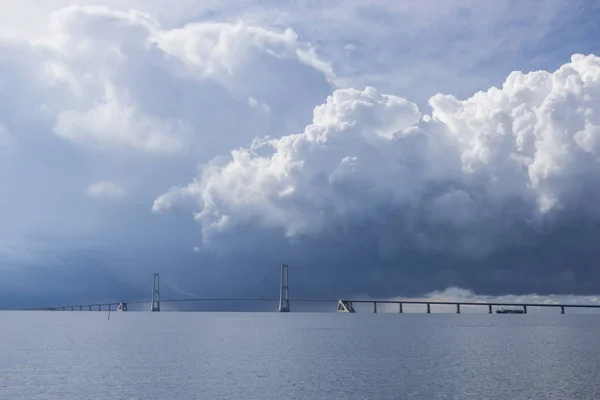 Mostu Storebæltsbroen Burzliwy Chmury Dania — Zdjęcie stockowe