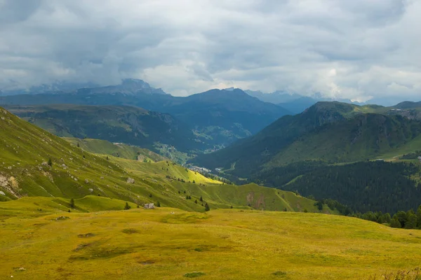 Pastwiska w Alpy, Pireneje Tirol, Włochy — Zdjęcie stockowe