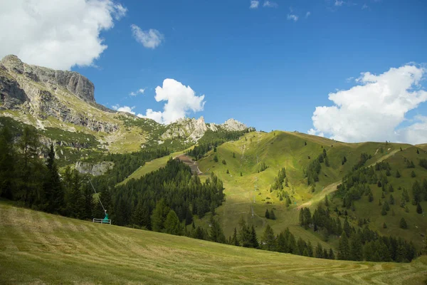 Pastwiska w Alpy, Pireneje Tirol, Włochy — Zdjęcie stockowe