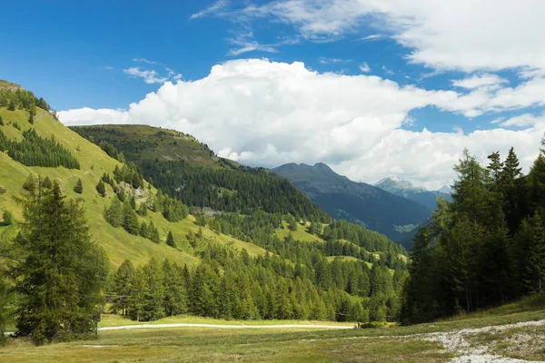 Pastwiska w Alpy, Pireneje Tirol, Włochy — Zdjęcie stockowe