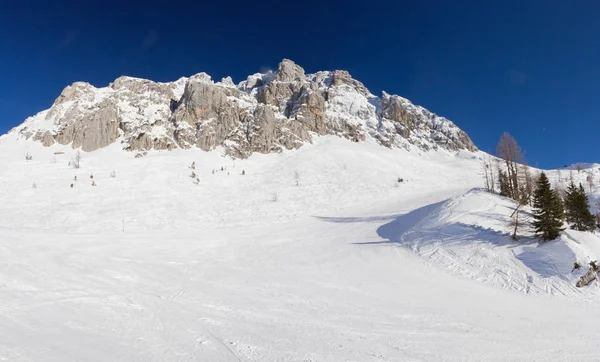 奥地利阿尔卑斯山的纳斯费勒滑雪胜地的景色 — 图库照片