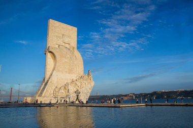 Lisbon, Belem, Portekiz 1 Mayıs 2014: Padrao dos Descobrimentos - keşifler Anıtı. Anıt 1939 yılında Portekizli mimar Jose Angelo Cottinelli Telmo tarafından tasarlandı