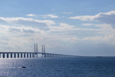 Görünüm Öresund Köprüsü'nün Baltık Denizi üzerinde Malmö ve Kopenhag bağlanır