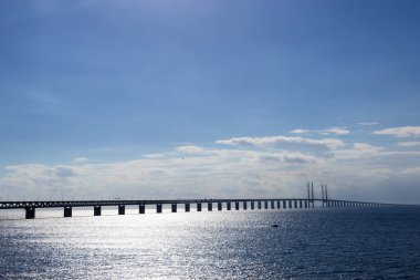 Görünüm Öresund Köprüsü'nün Baltık Denizi üzerinde Malmö ve Kopenhag bağlanır