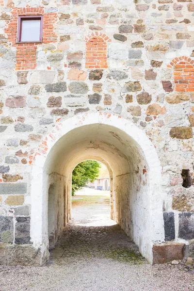 瑞典南部的 Medieveal Borgeby 城堡入口 — 图库照片