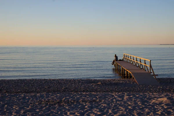 Günbatımı Weissenhauser Strand Almanya Iskele Üzerinde — Stok fotoğraf