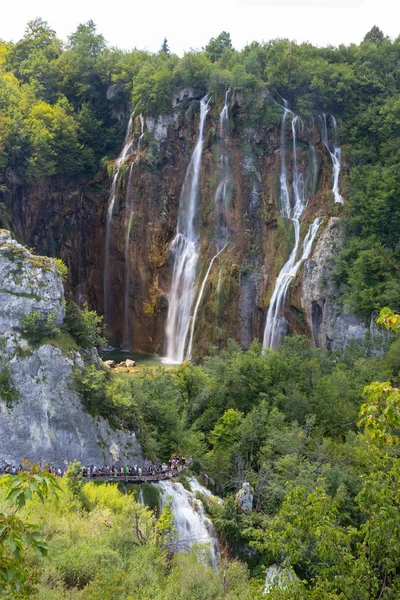 Cascada en el Parque Nacional de los Lagos Plitvice —  Fotos de Stock