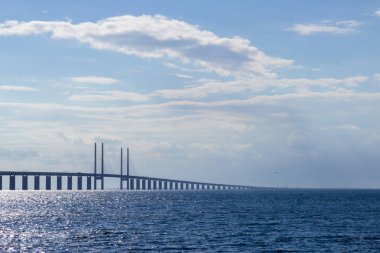 Baltık Denizi üzerindeki Oresund Köprüsü görünümü