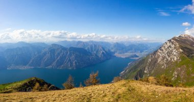 Monte Baldo 'dan Garda Gölü 'nün manzarası