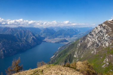 Monte Baldo 'dan Garda Gölü 'nün manzarası