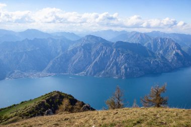 Monte Baldo 'dan Garda Gölü 'nün manzarası