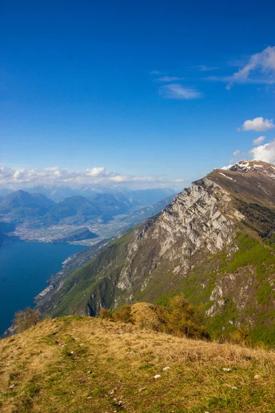 Monte Baldo 'dan Garda Gölü 'nün manzarası