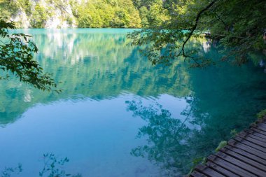 wooden footpath through Plitvice lakes national park