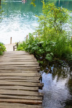 wooden footpath through Plitvice lakes national park