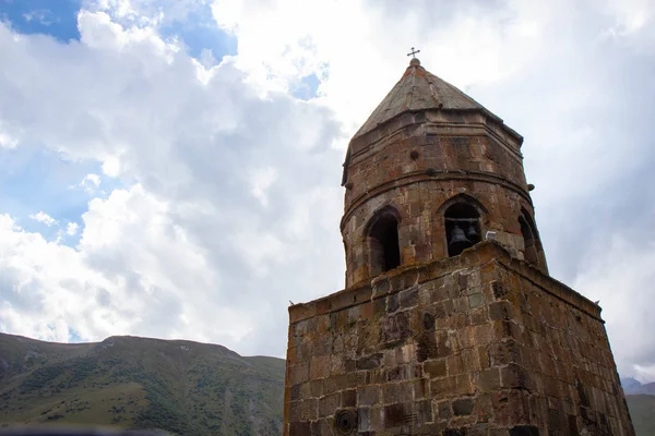 Gergeti kerk. Cminda Sameba, Stepantsminda. Georgië — Stockfoto