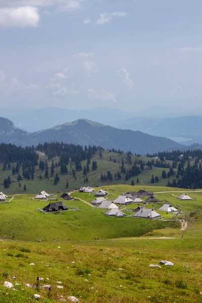 Gyönyörű kilátás nyílik a szlovén Velika Planina — Stock Fotó