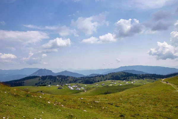 Gyönyörű kilátás nyílik a szlovén Velika Planina — Stock Fotó